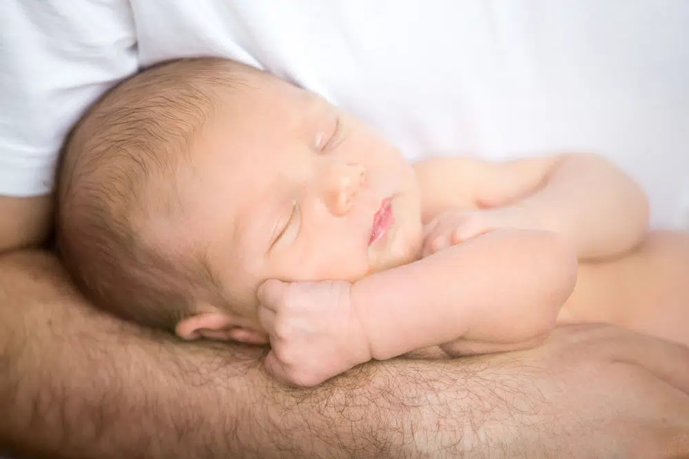 Baby van 5 weken valt niet zelf in slaap