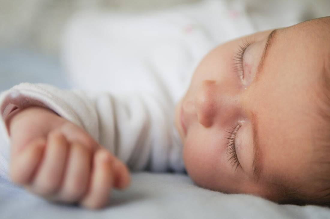 baby 4 weken oud wil niet alleen slapen - slaaptipsvoorbabys