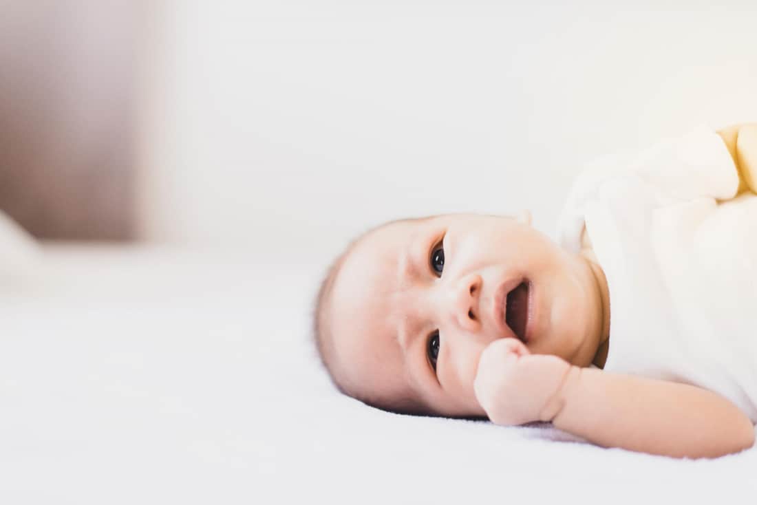 Baby kreunt in slaap: of is het lachen of gillen?