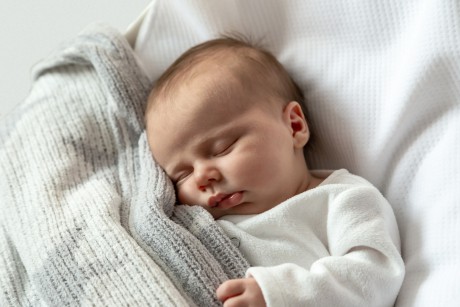baby die aan het slapen is