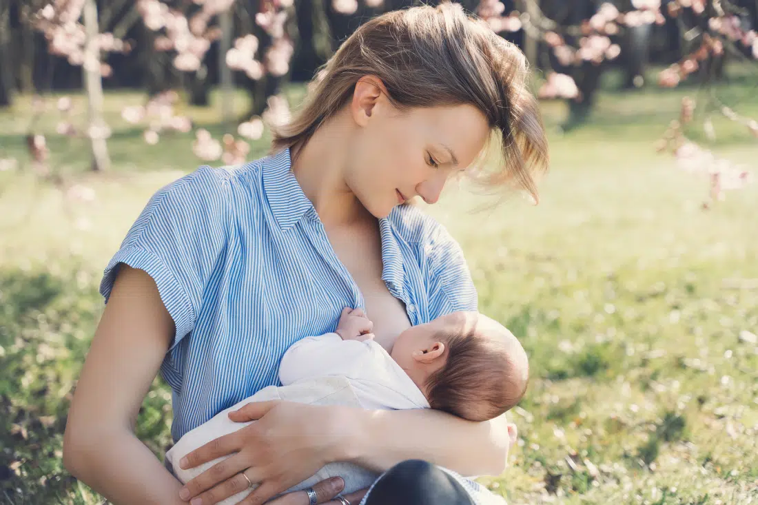 hoeveel uur tussen voeding baby - slaaptipsvoorbabys