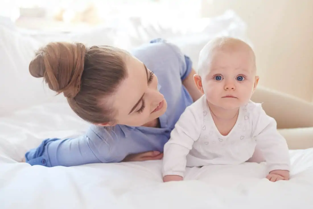 Hoe ontwikkelingssprongen de slaap van je baby kunnen beinvloeden?