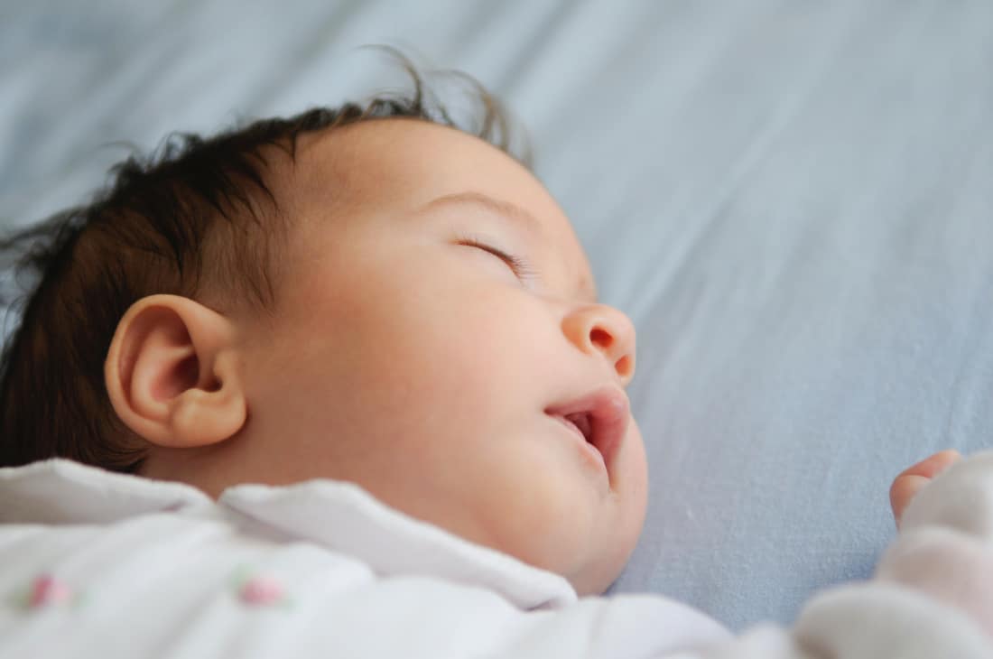 Zo help je je baby aan een langer middagdutje
